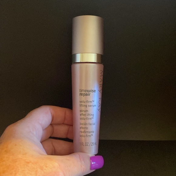 Mary Kay Timewise repair volt-FirmLifting Serum. Includes free Wristlet . - Picture 2 of 9